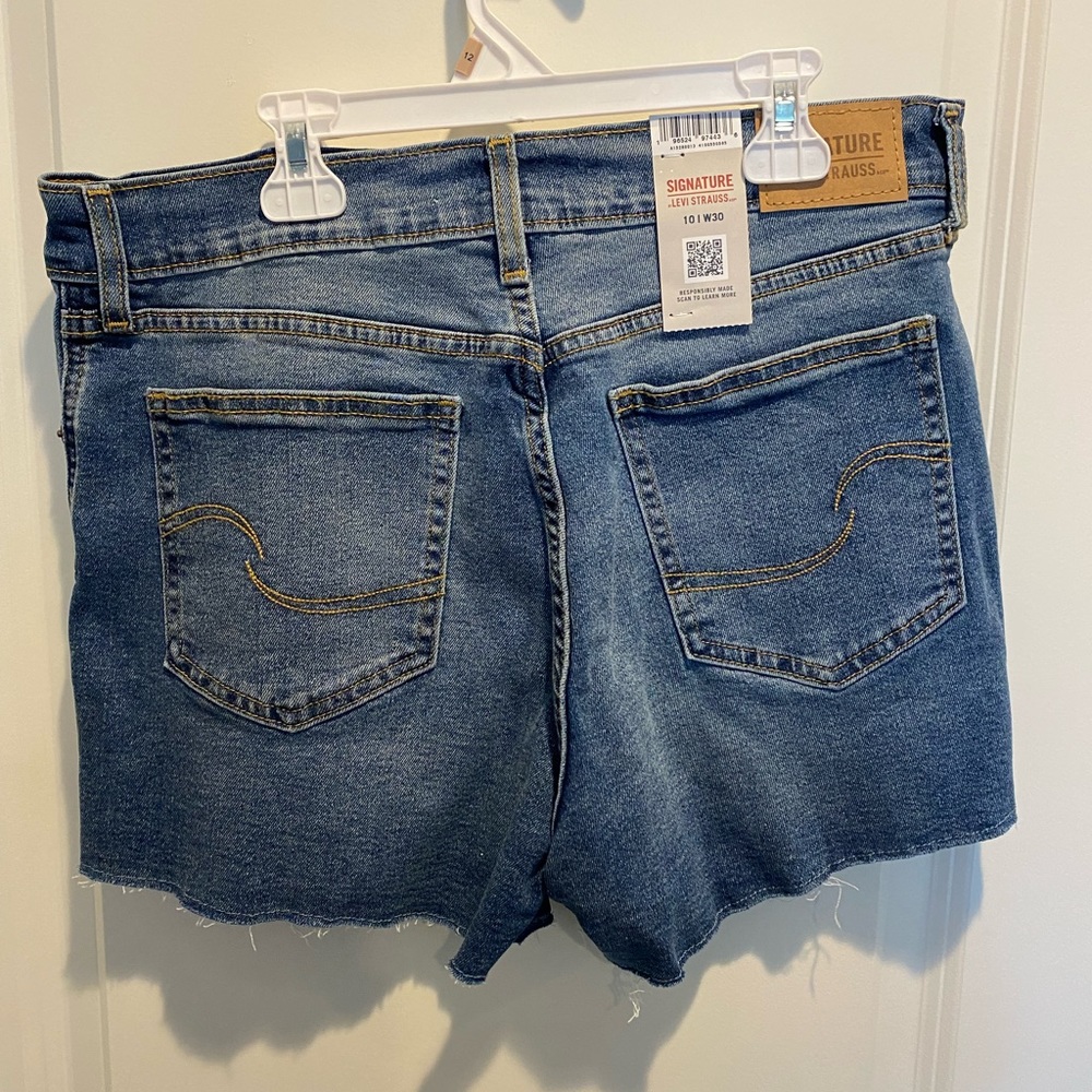 Levi signature jean shorts - Picture 2 of 2